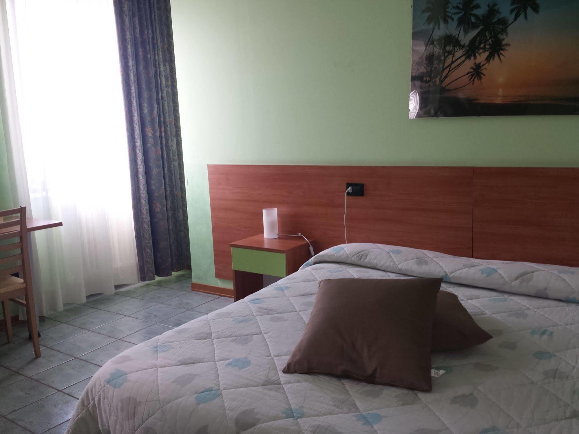 Hotel Stazione باراتِكو المظهر الخارجي الصورة
